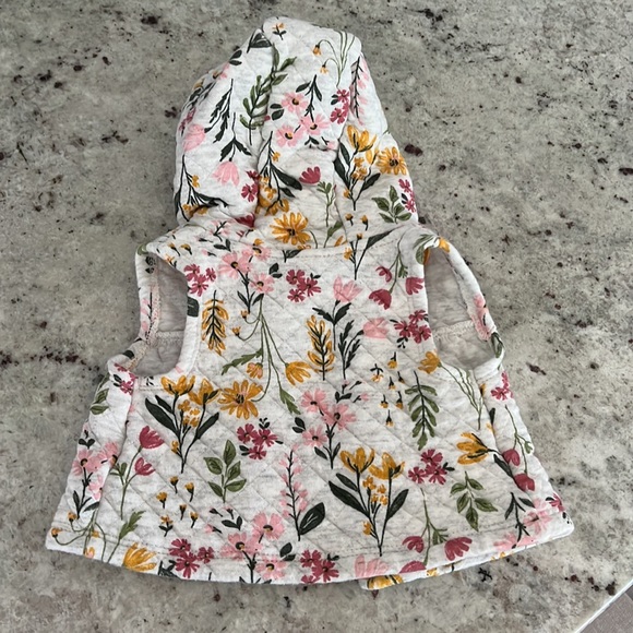 Carters | Heather Gray Floral Quilted Vest | Newborn - Picture 5 of 5